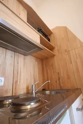 Studio Apartment - 2 Rooms - Bath & Kitchen