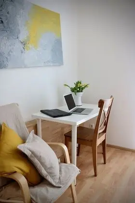 Studio Apartment - 2 Rooms - Bath & Kitchen