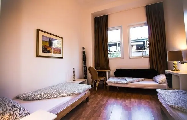 Spacious Industrial Loft - 4 Rooms - 2x Kitchen & 2x Bath