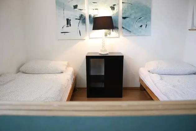Spacious Industrial Loft - 4 Rooms - 2x Kitchen & 2x Bath