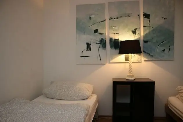 Spacious Industrial Loft - 4 Rooms - 2x Kitchen & 2x Bath
