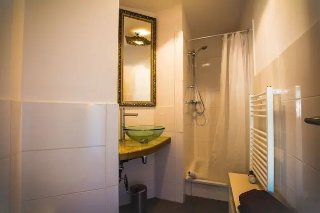 Spacious Industrial Loft - 4 Rooms - 2x Kitchen & 2x Bath