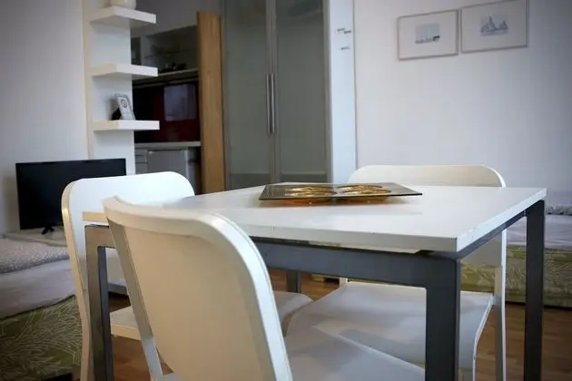 Studio Apartment - 2 Rooms - Kitchen & Bath
