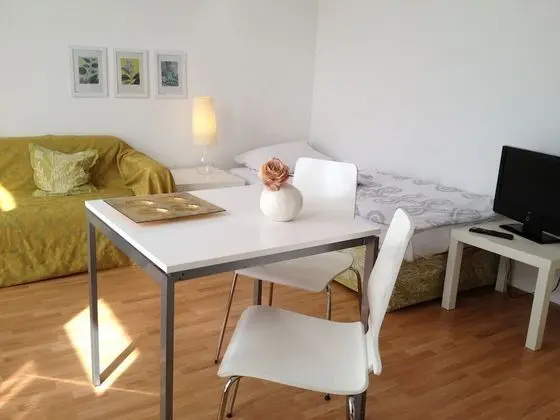 Studio Apartment - 2 Rooms - Kitchen & Bath