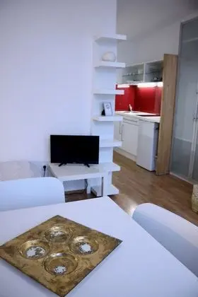 Studio Apartment - 2 Rooms - Kitchen & Bath