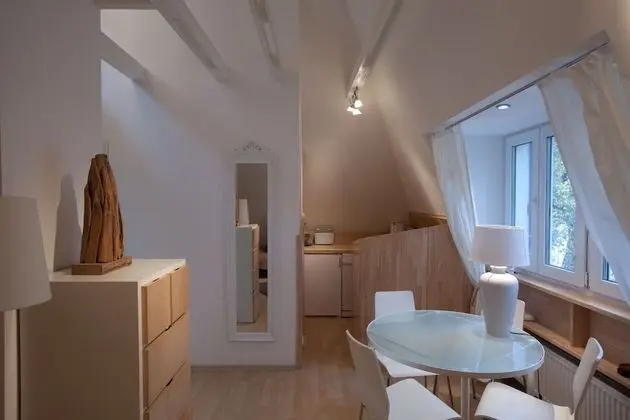 Spacious Flat - 2 Rooms - Bath & Kitchen
