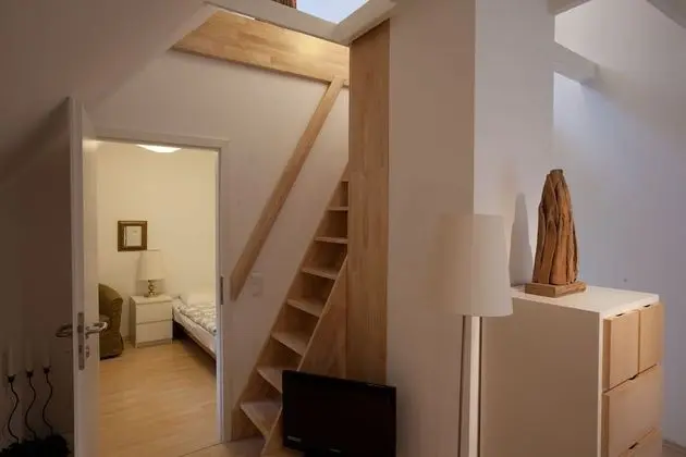 Spacious Flat - 2 Rooms - Bath & Kitchen
