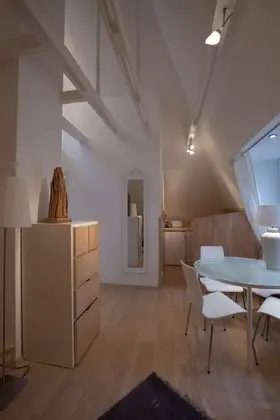 Spacious Flat - 2 Rooms - Bath & Kitchen