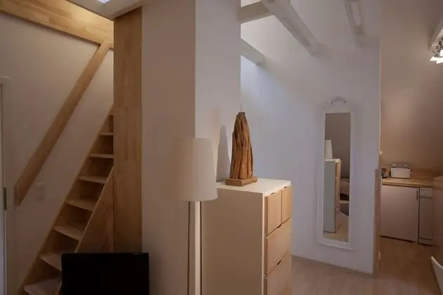 Spacious Flat - 2 Rooms - Bath & Kitchen