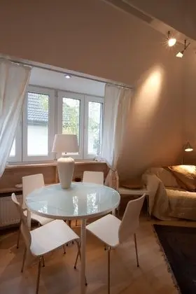 Spacious Flat - 2 Rooms - Bath & Kitchen