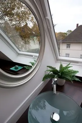 Spacious Flat - 2 Rooms - Bath & Kitchen