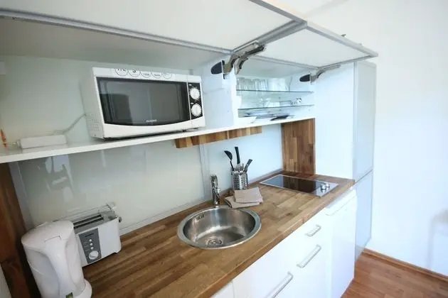 Spacious Flat & Terrace - 2 Rooms - Bath & Kitchen