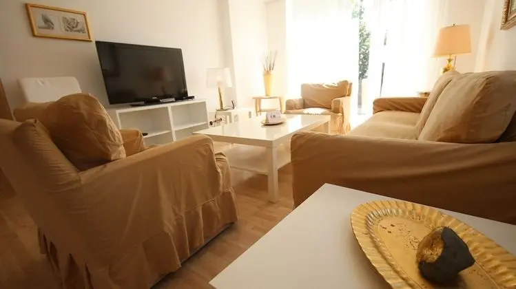 Spacious Flat & Terrace - 4 Rooms - Bath & Kitchen