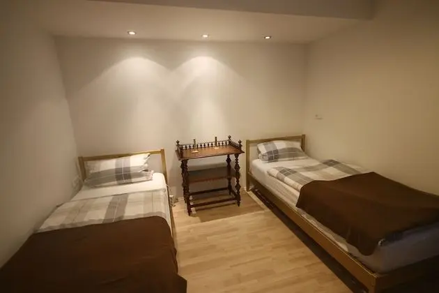 Spacious Flat & Terrace - 4 Rooms - Bath & Kitchen