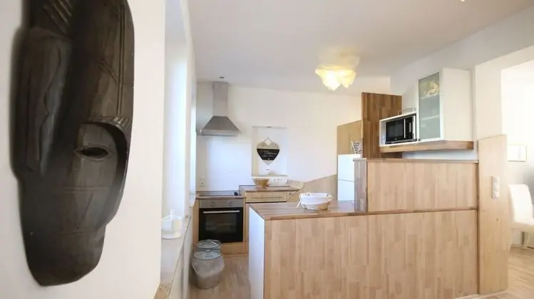 Spacious Flat & Terrace - 4 Rooms - Bath & Kitchen