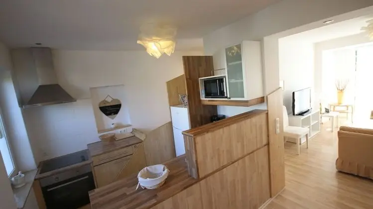 Spacious Flat & Terrace - 4 Rooms - Bath & Kitchen