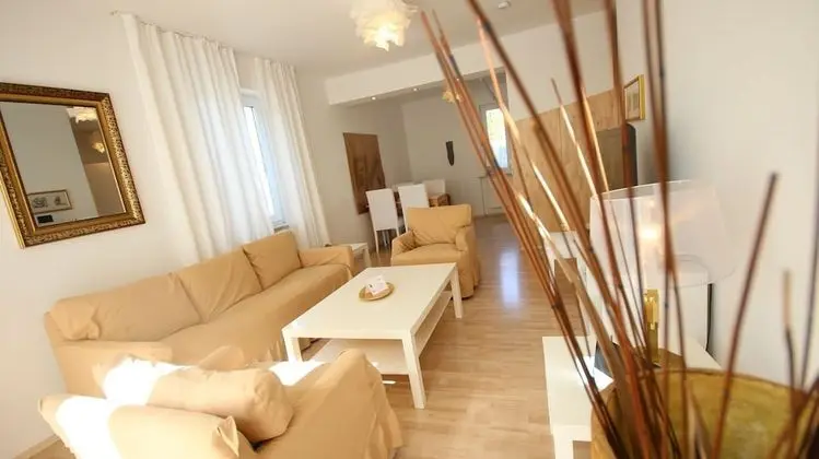 Spacious Flat & Terrace - 4 Rooms - Bath & Kitchen