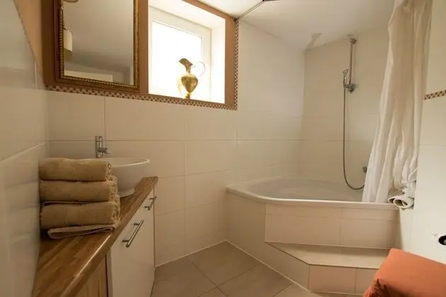 Spacious Flat & Terrace - 4 Rooms - Bath & Kitchen