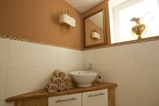 Spacious Flat & Terrace - 4 Rooms - Bath & Kitchen