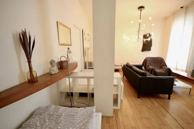 Modern Loft - Spacious Room & High Ceilings - Kitchen & Bath