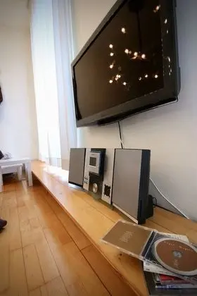 Modern Loft - Spacious Room & High Ceilings - Kitchen & Bath