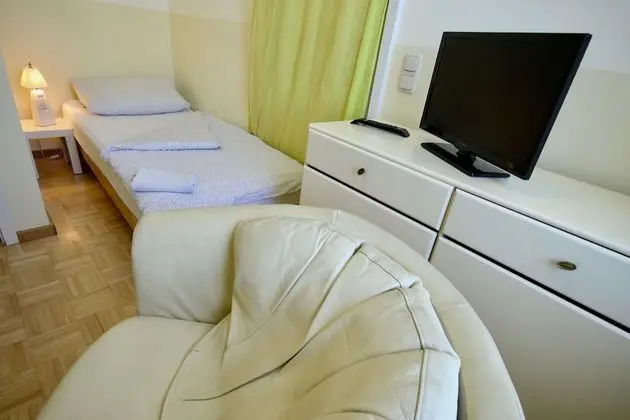 Spacious Flat - 4 Rooms - Kitchen & Bath