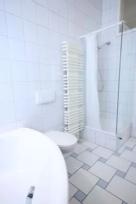 Spacious Flat - 4 Rooms - Kitchen & Bath