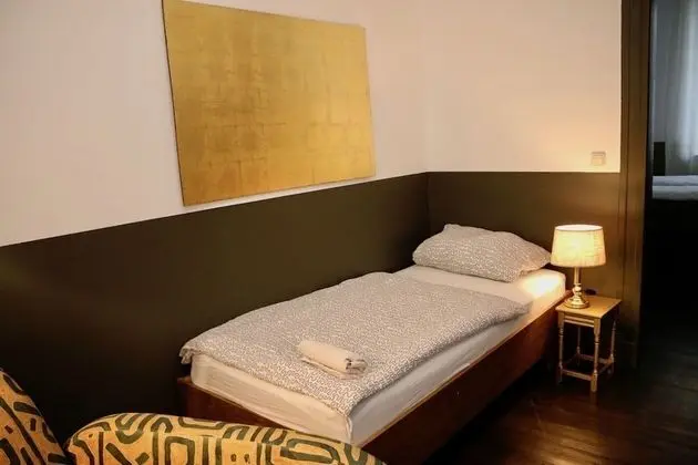 Modern Flat - 2 Rooms - Kitchen & Bath