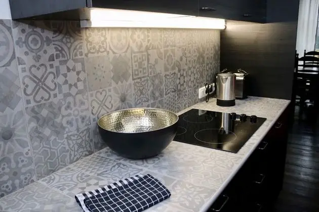 Modern Flat - 2 Rooms - Kitchen & Bath
