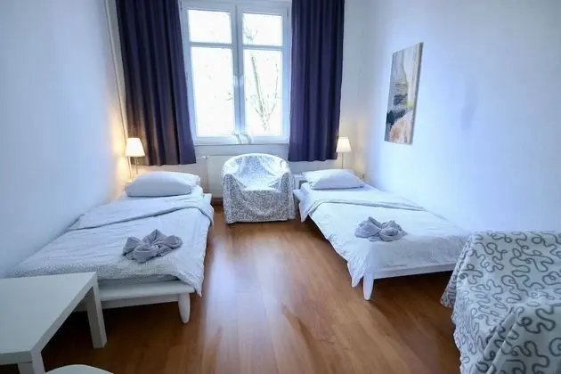 Spacious Flat - 2 Rooms - Kitchen & Bath