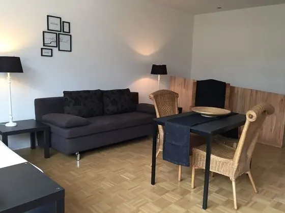 Studio Apartment & Garden Access - Modern Interior - Kitchen & Bath