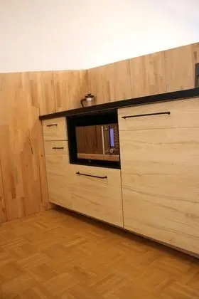 Studio Apartment & Garden Access - Modern Interior - Kitchen & Bath