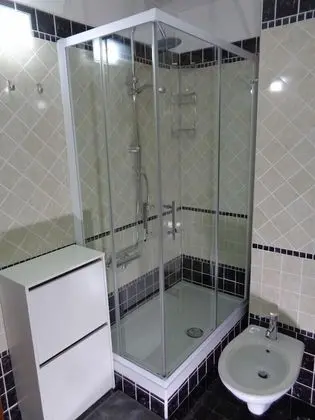 Apart Daire, 2 Yatak Odası, Küçük Mutfak