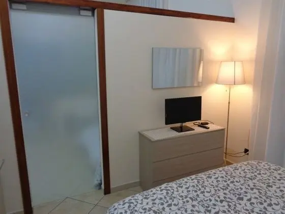 Apart Daire, 2 Yatak Odası, Küçük Mutfak