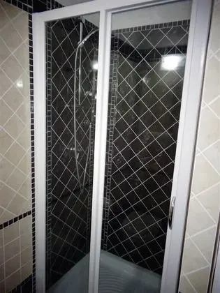 Üç Kişilik Oda