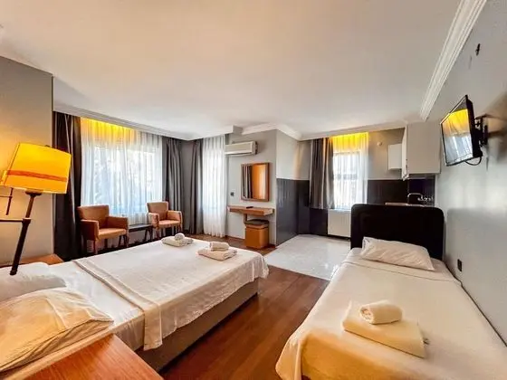 Triple, Deniz veya Kara Manzaralı, Balkonlu