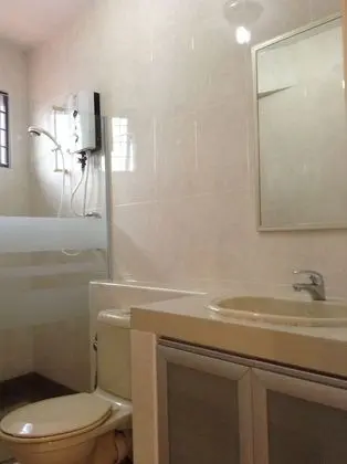 Üç Kişilik Oda, Sigara İçilmez