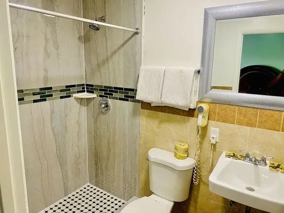 Oda, 2 Büyük (Queen) Boy Yatak, Sigara İçilmez