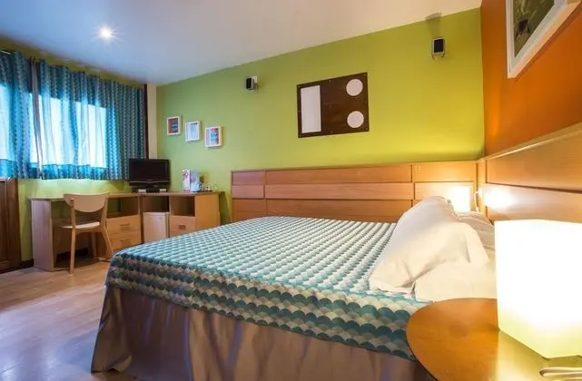 City Tek Büyük Yataklı Oda