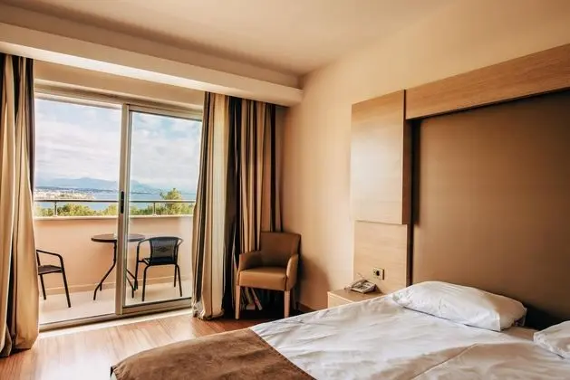 https://images.etstur.com/files/images/hotelImages/TR/219901/l/A-Good-Life-Utopia-Family-Resort-Oda-388086.jpg
