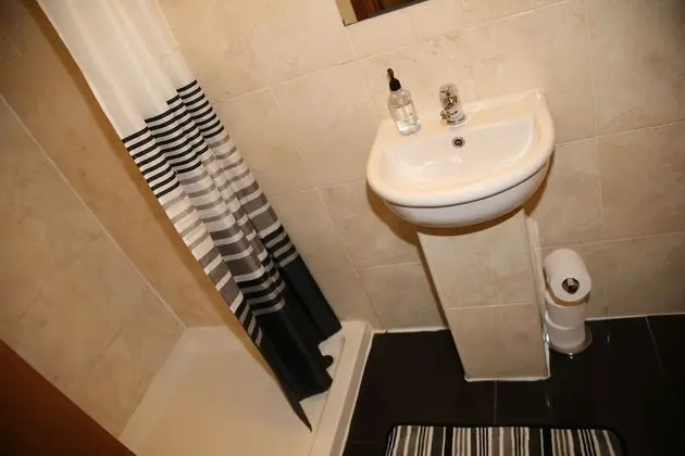 Tek Büyük Yataklı Oda, Ortak Banyo