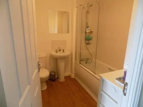 Basic Tek Büyük Yataklı Oda, Ortak Banyo (2)