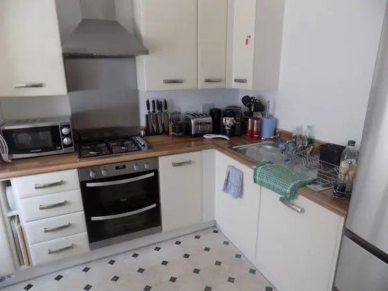 Tek Büyük Yataklı Oda, Ortak Banyo (1)