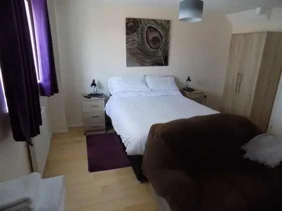 Tek Büyük Yataklı Oda, Ortak Banyo (1)