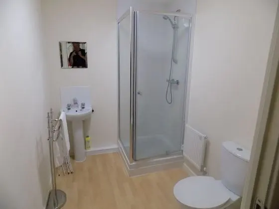 Tek Büyük Yataklı Oda, Ortak Banyo (1)
