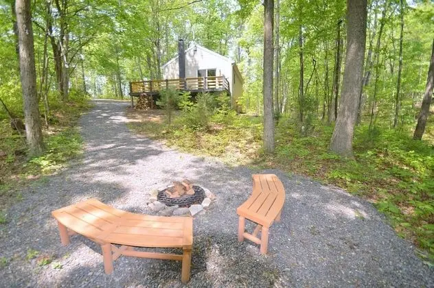 Kulübe, 2 Büyük (Queen) Boy Yatak (A Humble Abode Cabin - A Modern Woods)