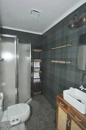 Kulübe, 2 Büyük (Queen) Boy Yatak (A Humble Abode Cabin - A Modern Woods)