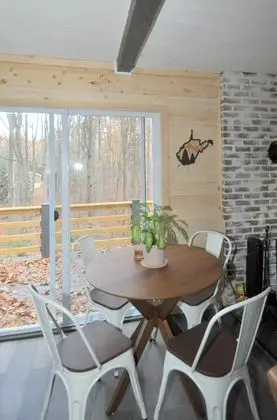 Kulübe, 2 Büyük (Queen) Boy Yatak (A Humble Abode Cabin - A Modern Woods)