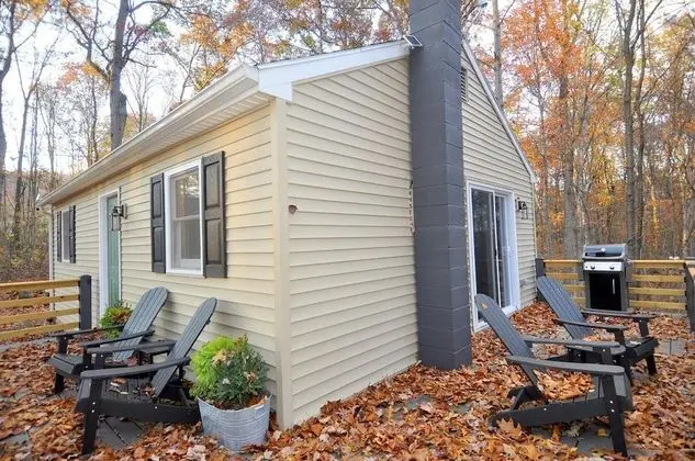 Kulübe, 2 Büyük (Queen) Boy Yatak (A Humble Abode Cabin - A Modern Woods)