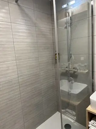 Family Oda, Birden Çok Yatak, Sigara İçilmez (Shower Only)